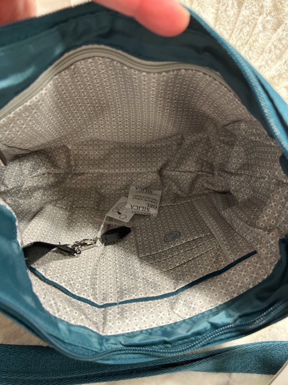 New Travelon True Classic Pocket Half Moon Bag in Peacock - Picture 4 of 12